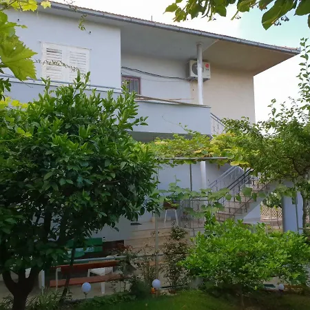 Apartment Nadija *